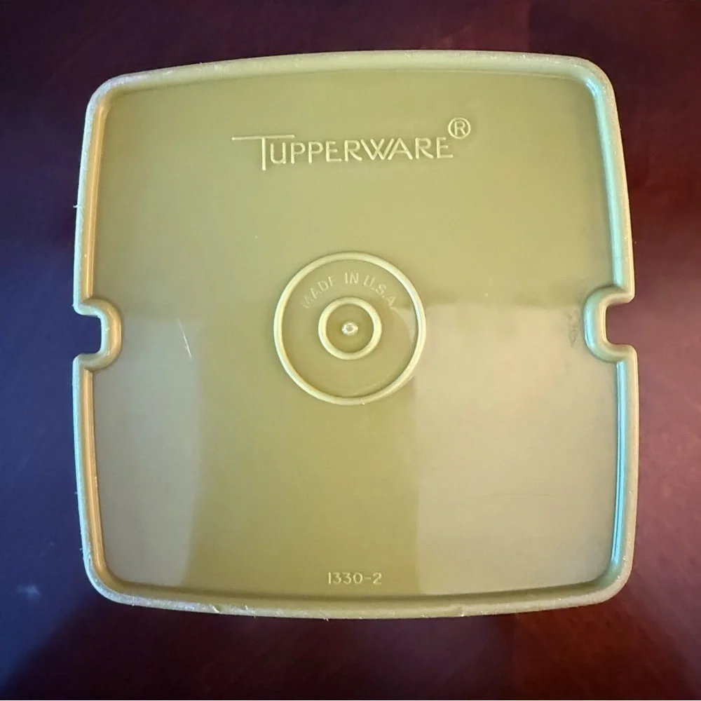 Tupperware vintage olive